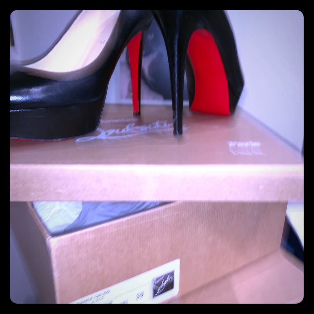 Classic round toe high heel